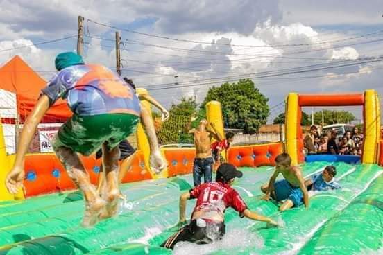 Foto 3 de 8 — De Graça: festa Infantil resgata brincadeiras e leva alegria as crianças do bairro Maria Luiza